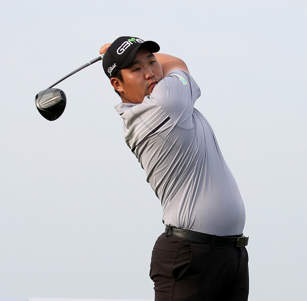 KPGA 루키 김찬우, 우성종합건설오픈 2R 단독 선두…하루에 8언더파 < KPGA < 골프일반 < 뉴스 < 기사본문 - 골프한국 KPGA 루키 김찬우... 