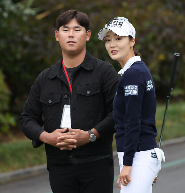 '부부 골퍼' 김시우·오지현, 세계랭킹 소폭 상승 < PGA < 골프일반 < 뉴스 < 기사본문 - 골프한국 '부부 골퍼' 김시우·오지현, 세계랭킹 소폭 상승