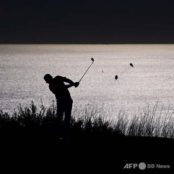 미국프로골프(PGA) 투어 선수가 샷을 하는 모습이다. 사진제공=ⓒAFPBBNews = News1