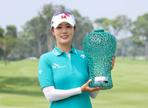 김재희, 23세 생일에 KLPGA 투어 첫 우승…방신실·박현경·황유민·박민지·...