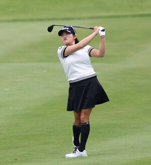 '첫 우승 겨냥' <b>노승희</b>, <b>한국여자오픈</b> 이틀 연속 <b>선두</b> [KLPGA 메이저]