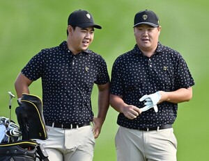 '첫날부터 세계1위 <b>셰플러</b>와 맞붙은' <b>임성재</b>·<b>김주형</b>, 추격전 끝에 '쓴맛...