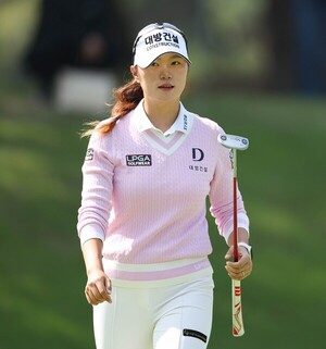 '무빙데이 <b>이글</b> 2개' <b>김민선</b>7, 동부건설·한국토지신탁 대회 단독1위…...