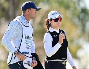 김아림, LPGA 개막전 첫날 단독 1위 질주…고진영 2위, 유해란 4위