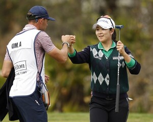 김아림, LPGA 개막전 3R 단독 선두로 '와이어투와이어 우승 겨냥'