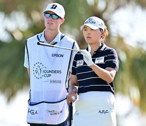 '36홀 노보기' <b>고진영</b>, <b>파운더스컵</b> 2R 단독 <b>선두</b> [LPGA]