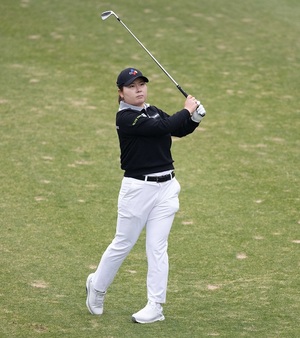 <b>홍정민</b>, 국내 개막전 3R 단독1위 '스트로크 대회 첫 <b>우승</b>'에 바짝…이예...