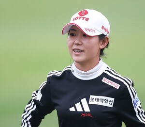 <b>황유민</b>, 메이저 <b>KLPGA 챔피언십</b> 첫날 단독 선두