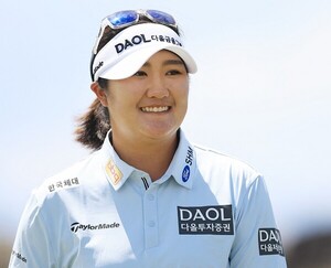 '지난주 <b>우승</b> 놓친' <b>유해란</b>, <b>블랙데저트</b> 챔피언십 첫날 9언더파 선두 [L...