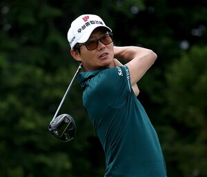 <b>엄재웅</b>, '체력전' <b>SK텔레콤오픈</b> 짜릿한 연장전 <b>우승</b>…KPGA 통산 3승째