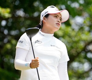 '첫 <b>우승 도전</b>' <b>최혜진</b>, <b>마이어</b> LPGA <b>클래식</b> 셋째날 선두 지켜