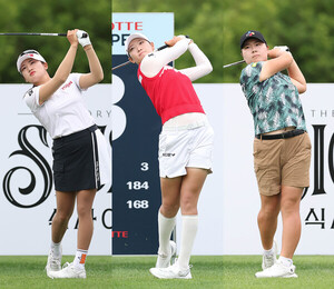 <b>노승희</b>, <b>롯데오픈</b> 둘째날 <b>선두</b>…동반한 방신실·홍정민 7위 [KLPGA]