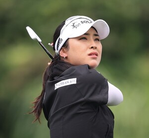 '36홀 노보기' <b>윤이나</b>, 제주삼다수 대회 둘째날 <b>단독</b> 1위 <b>질주</b> [KLPGA]