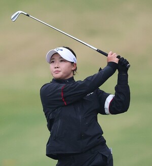 '드림투어 상금1위' <b>김민솔</b>, KLPGA <b>메디힐</b> 대회 첫날 7언더파 <b>선두</b>