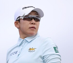 <b>신지애</b>, LPGA <b>토토재팬</b> 대회 둘째날 공동 1위 도약