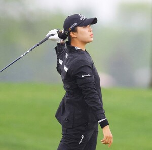 <b>윤이나</b>, '날씨 도움' LPGA 개인 통산 첫 '<b>톱10</b>' 달성