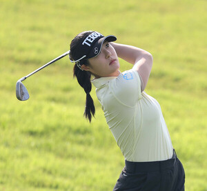 위기 상황에서 돌파구 찾은 김민별, 시즌 첫 우승 기대 [KLPGA 더헤븐] - 뉴스 썸네일 이미지