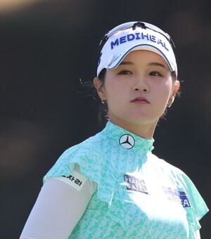 2R 출발도 못한 박현경, 악천후에 발목 잡히나? [<b>JLPGA</b>]