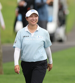 무빙데이 1위 지켜낸 강채연, KLPGA 첫 우승 조준 [제주<b>삼다수</b>]