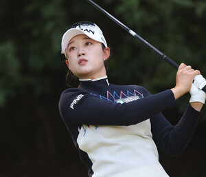 '쟁쟁한 스타들 제친' <b>마서영</b>, 아이스버그골프대회 2R 선두 도약 [KLPGA]